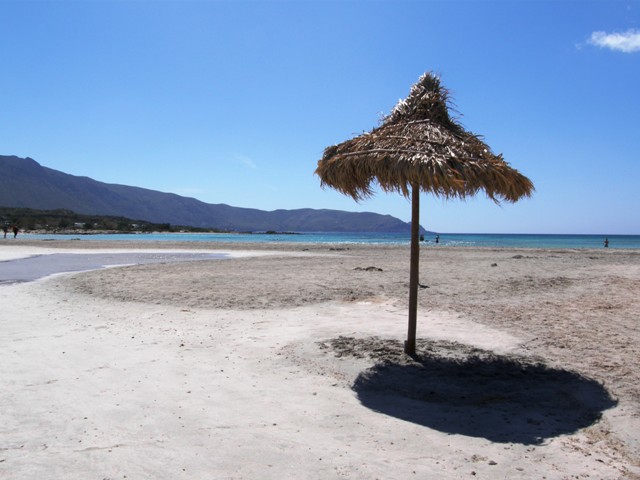 plaża Elafonisi parasol na plaży