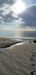 strumień wpływający do morza plaża Ligres