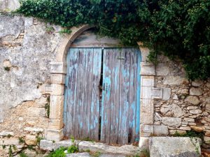 stare niebieskie drzwi do weneckiego domu warsztaty dla kobiet